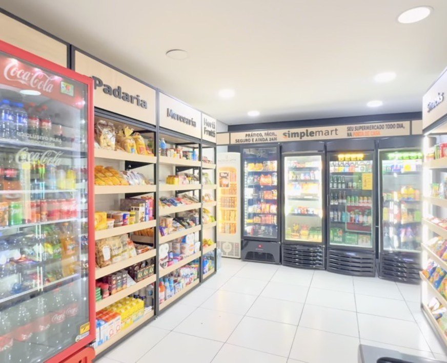 Geladeiras de bebidas e freezer de sorvetes
